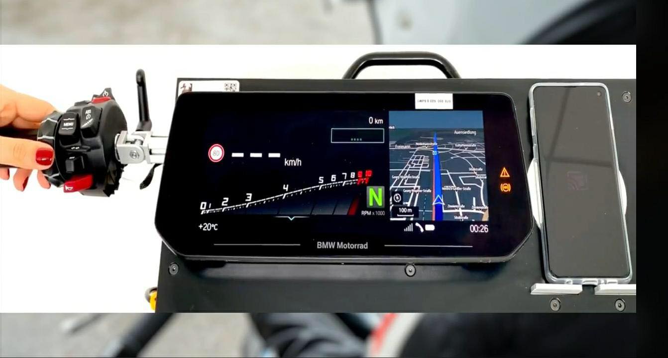 This Is The New Bmw Motorrad Tft Display Drivemag Riders