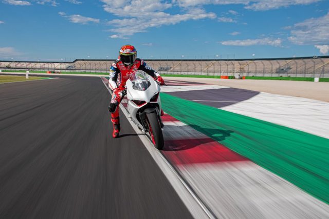 DUCATI_PANIGALE_V2_AMBIENCE _1__UC174104_Low
