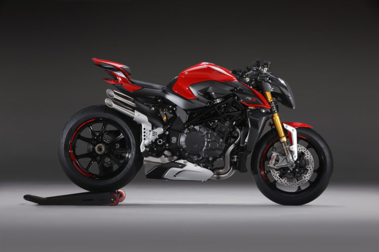 MV Agusta Tames the 208 HP Brutale 1000 RR | DriveMag Riders