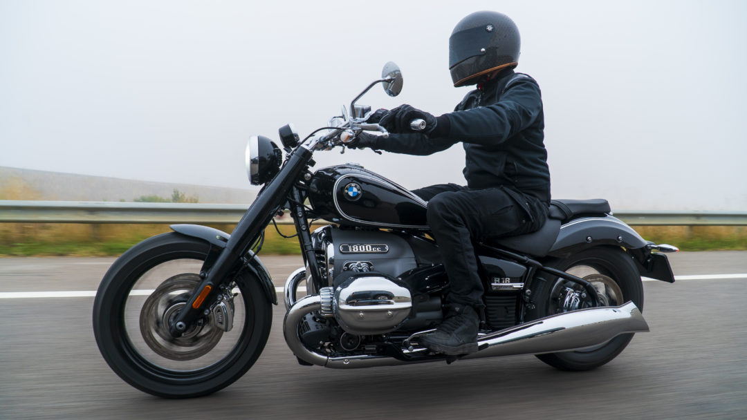 Bmw R18 First Ride Review Drivemag Riders