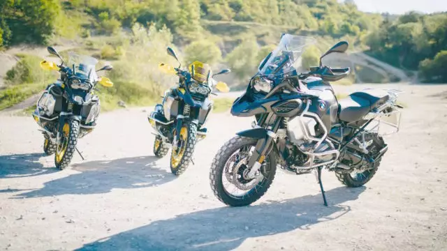 This is the 2021 BMW R1250GS/GSA: Adaptive Headlight, Heated Seat, New Color 3