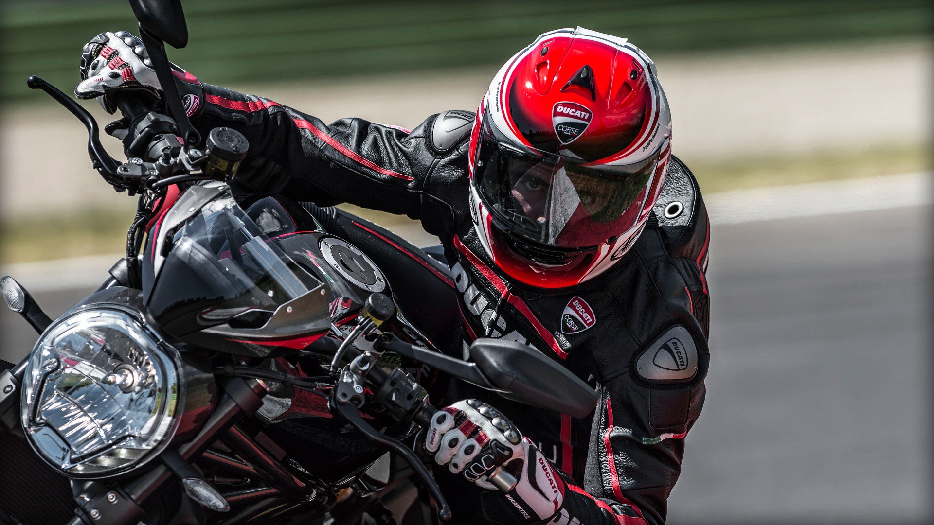 Ducati Monster 1200 R - Powerfully Naked - Asphalt & Rubber