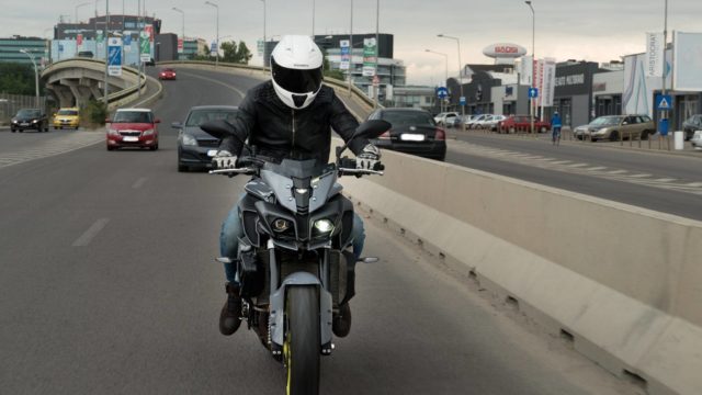 2016 Yamaha FZ-10 [MT-10] Test Ride 11