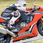 Honda sharpens the Fireblade. Will it match the superbike leaders? 5