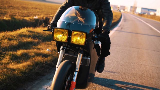 This Grandma-Styled Bike is Faster than an S1000RR - Midnight Runner Electric Cafe Racer 2