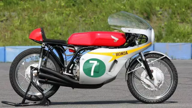 Honda RC166 - Sixties Inline-Six Screamer 1