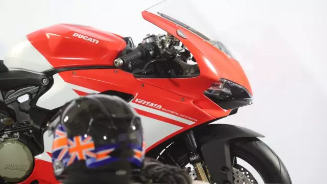 Ducati_superleggera_Action_Riders19