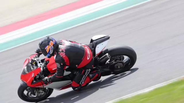 Ducati_superleggera_Action_Riders22