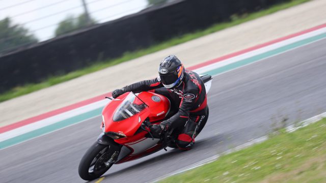 Ducati_superleggera_Action_Riders24