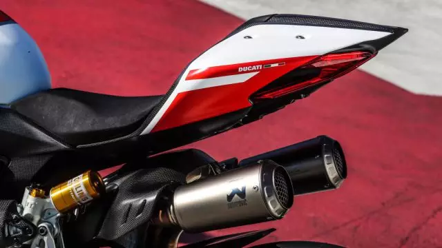 Ducati_superleggera_riders51