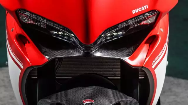 Ducati_superleggera_riders57