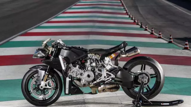 Ducati_superleggera_riders62