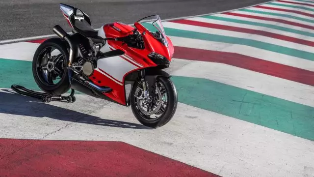 Ducati_superleggera_riders72