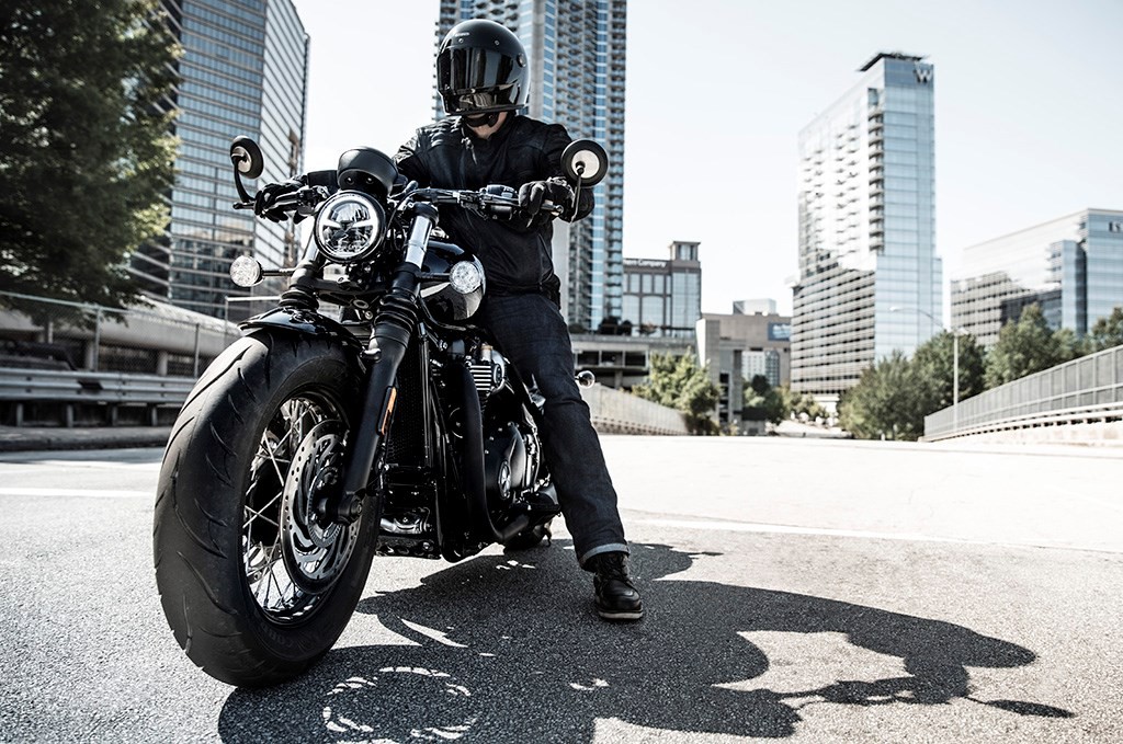Triumph Bobber’s evil twin. Meet the black edition | DriveMag Riders