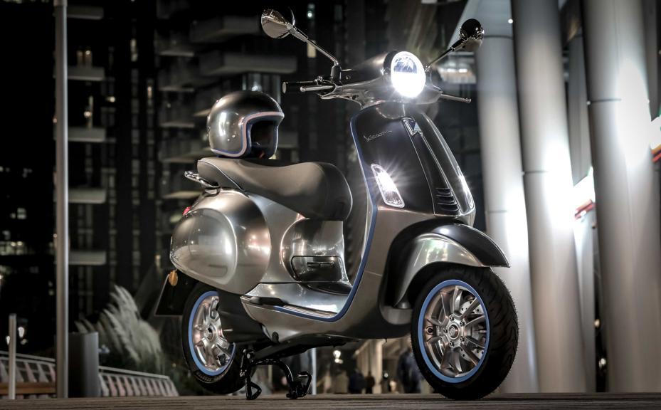 Vespa electric scooter up to 200 km (124 miles) range DriveMag Riders