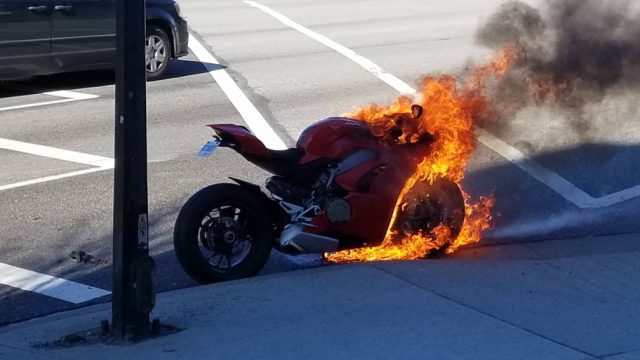 Ducati Panigale V4 catches Fire in traffic 7