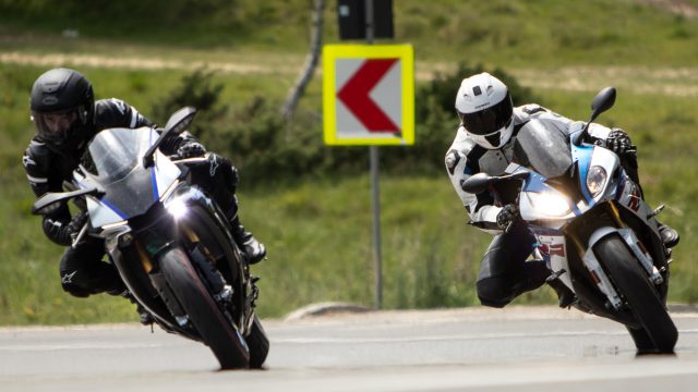 Yamaha R1M vs. BMW S1000RR. Best Streetbike 5