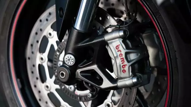 Street Triple RS 20MY Variant Page Gallery10 1920x1080px (1)