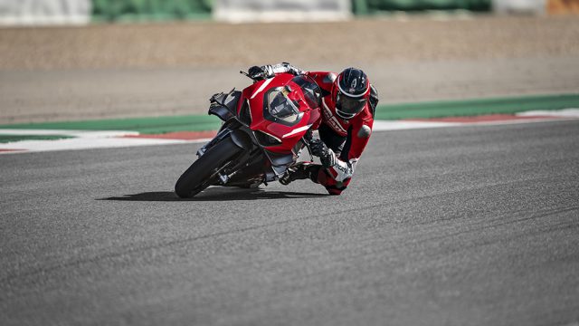 07_Ducati Superleggera V4_Action_UC145869_Low