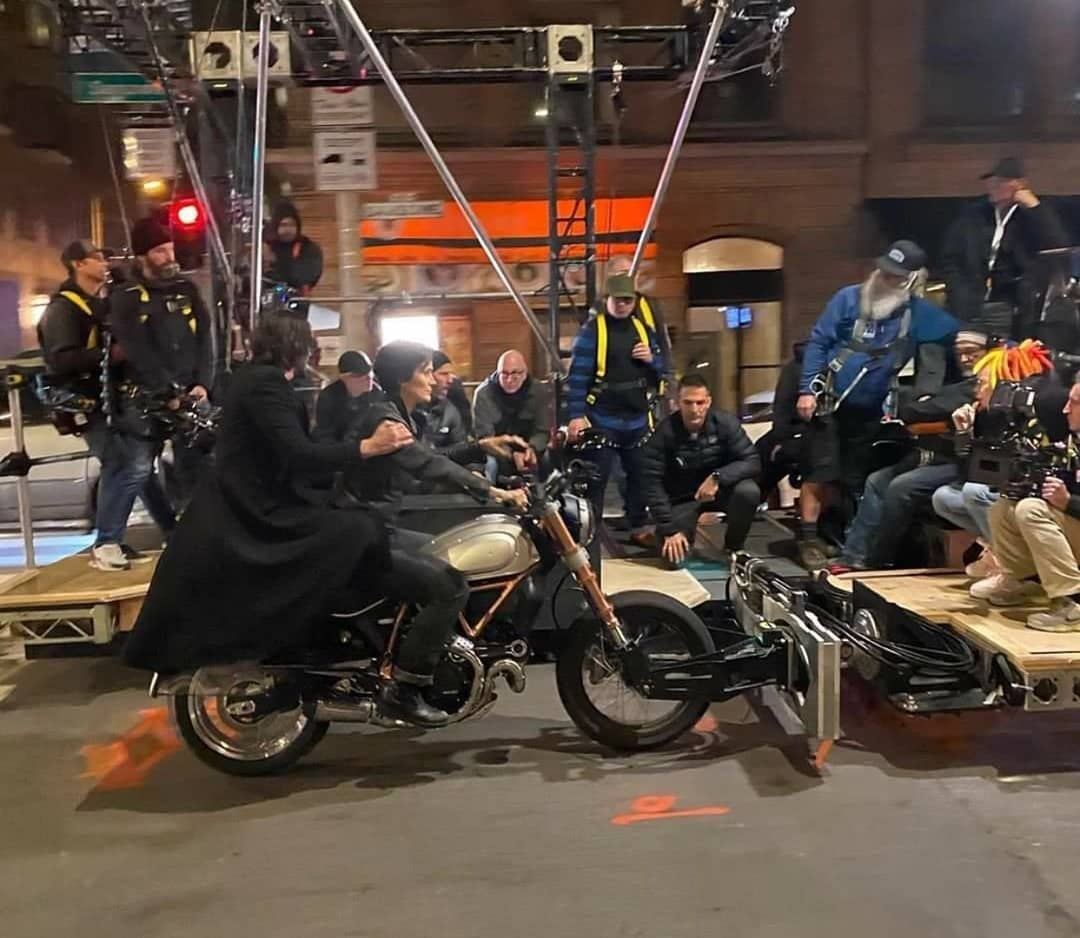Keanu Reeves rides a Ducati Scrambler in Matrix 4. Leaked photos show ...