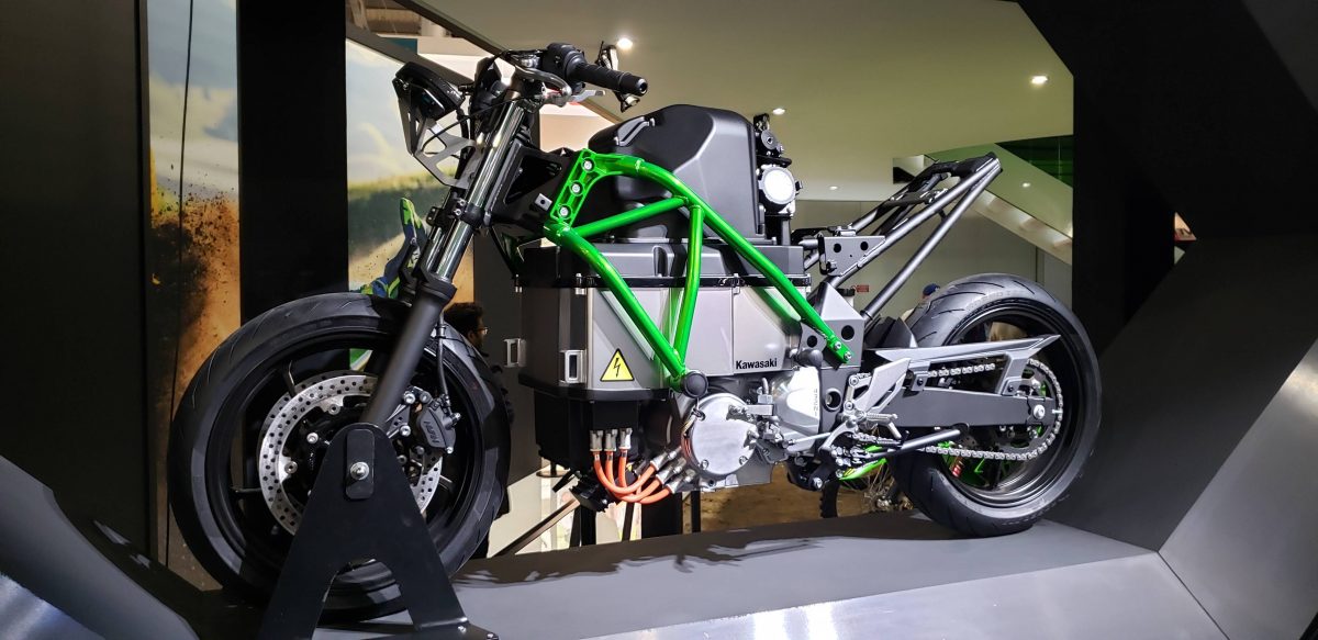 Kawasaki Teases Manual Gearbox for their First Electric Bike DriveMag Riders
