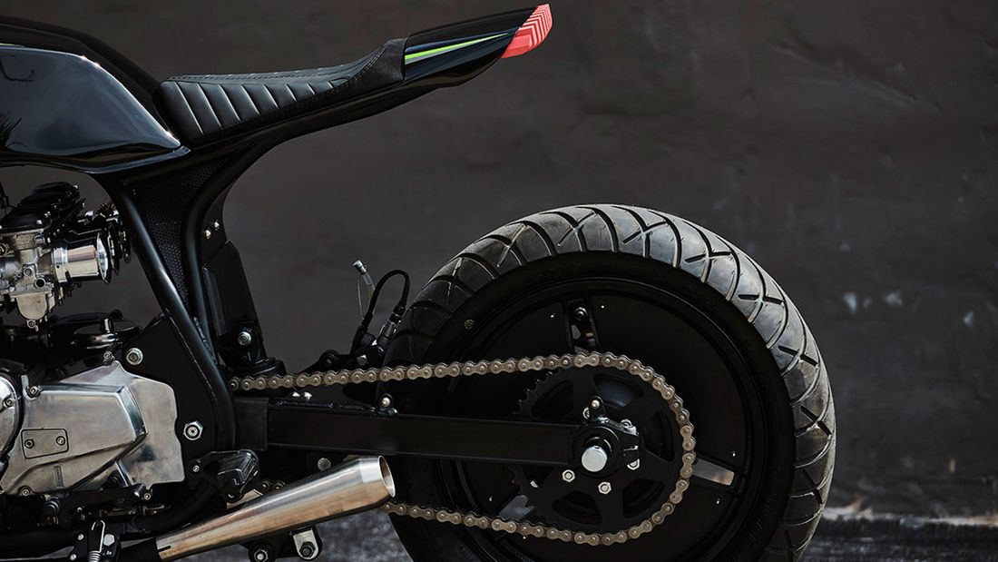 sjæl genert Hurtig Custom Kawasaki GPZ 1100 Inspired by Top Gun | DriveMag Riders