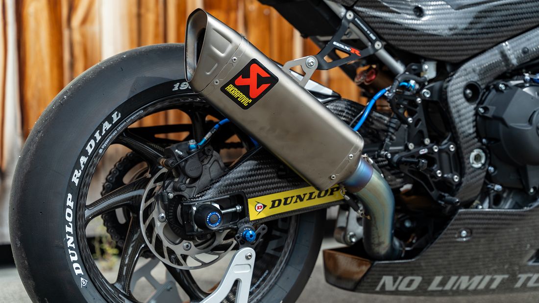 Track-Only Suzuki GSX-R 1000 R Joins the Carbon Fiber Superbike Club |  DriveMag Riders