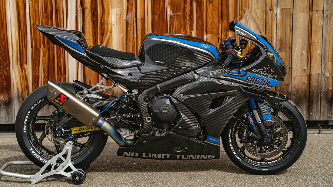 Track Only Suzuki Gsx R 1000 R Joins The Carbon Fiber Superbike Club Drivemag Riders
